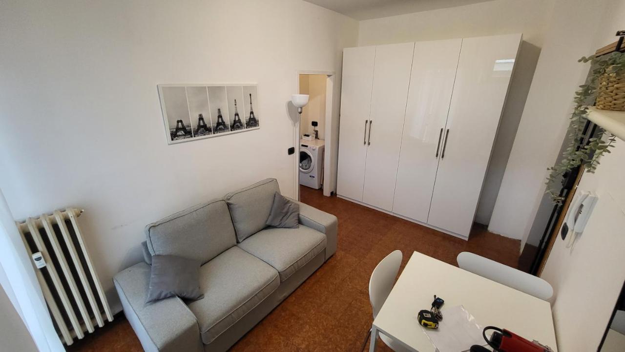 Appartamento Di Fronte All'Ospedale โมดินา ภายนอก รูปภาพ